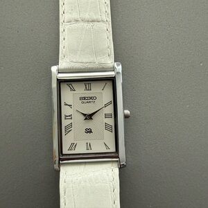 Vintage Seiko Tank watch White dial Silver bezel with White Strap